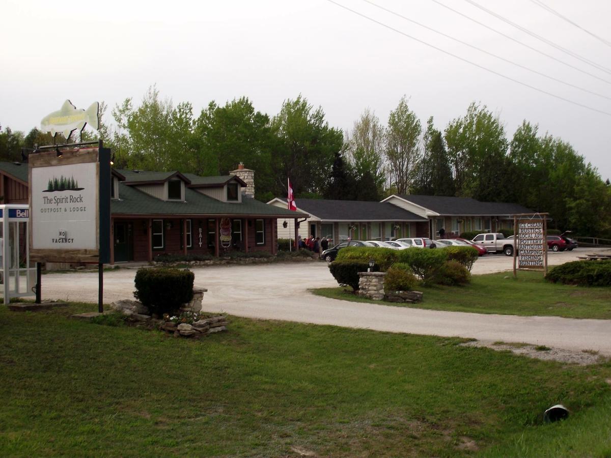 The Spirit Rock Outpost & Lodge Wiarton Eksteriør bilde